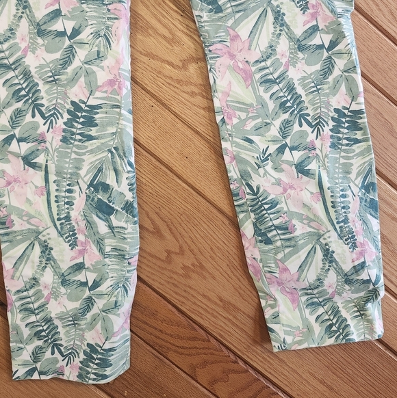 Old Navy Tropical Leaf Print Ankle Length Pixie Pants Size 8 Regular - Picture 12 of 12
